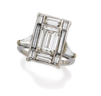 Lot 374 - Diamond Ring