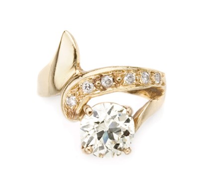 Lot 289 - Gold and Diamond Ring