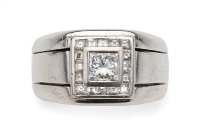 Lot 245 - Gentleman's White Gold and Diamond Ring