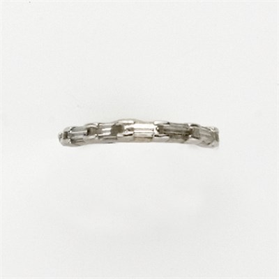 Lot 748 - Diamond Band Ring
