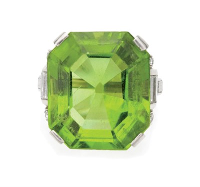 Lot 512 - Peridot and Diamond Ring
