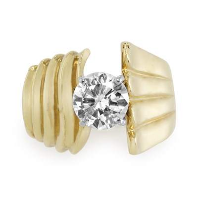 Lot 18 - Gold and Diamond Ring