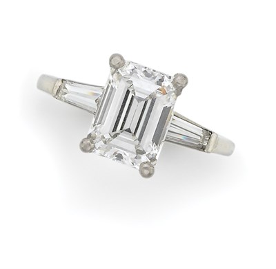 Lot 432 - Diamond Ring