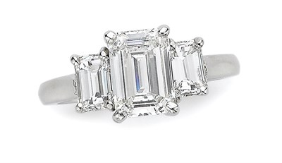 Lot 421 - Diamond Ring