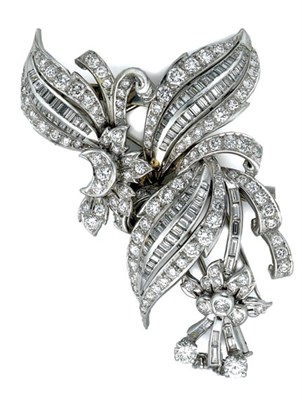 Lot 436 - Diamond Brooch