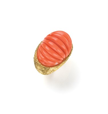 Lot 207 - Gold and Fluted Coral Ring