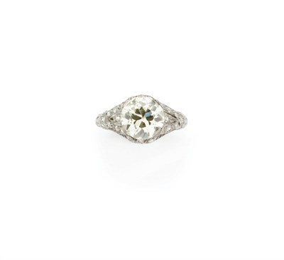 Lot 335 - Diamond Ring
