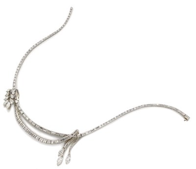 Lot 425 - Diamond Necklace