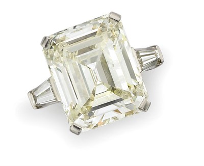 Lot 513 - Diamond Ring