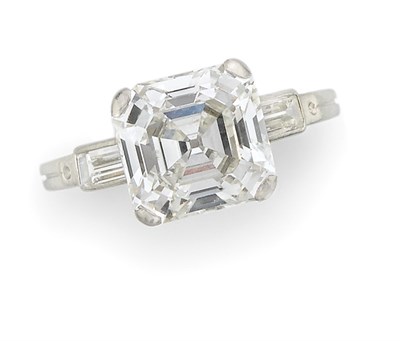 Lot 535 - Diamond Ring