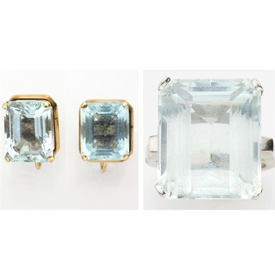 Lot 254 - Aquamarine Ring and Pair of Gold and Simulated Aquamarine Earclips