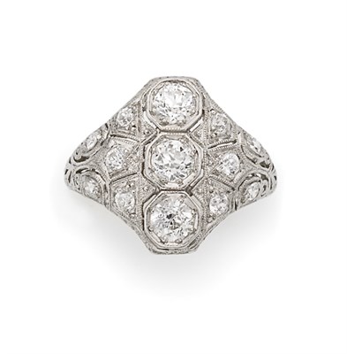 Lot 333 - Diamond Ring