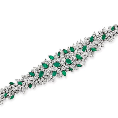 Lot 613 - Diamond and Emerald Bracelet