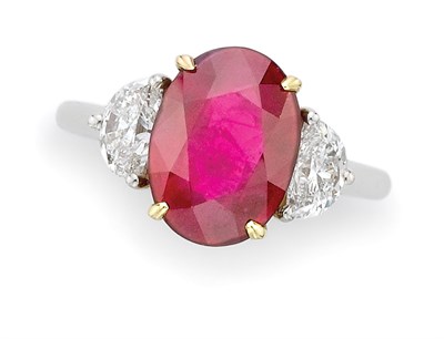 Lot 422 - Ruby and Diamond Ring