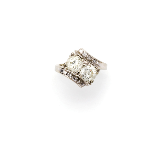 Lot 223 - Twin Stone Diamond Ring