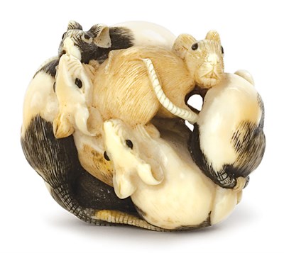 Lot 48 - Japanese Ivory Netsuke 19th Century Depicting...