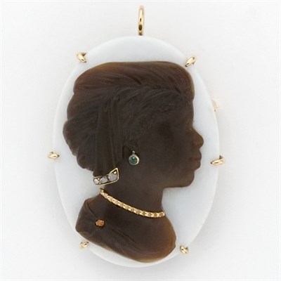 Lot 198 - Hardstone Cameo, Gold, Diamond and Emerald Pendant-Brooch