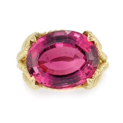 Lot 107 - Gold and Pink Tourmaline Ring