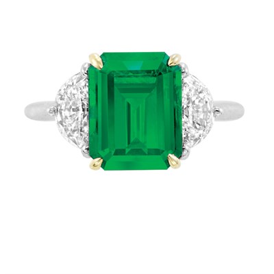 Lot 466 - Emerald and Diamond Ring