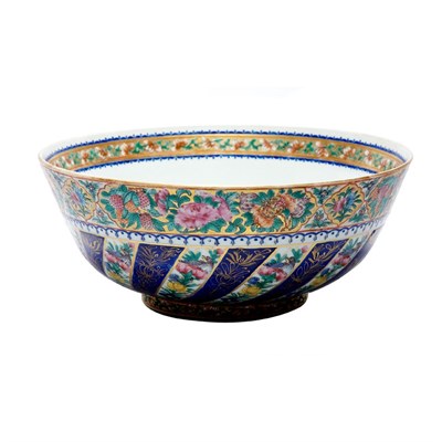 Lot 113 - Chinese Famille Rose Glazed Porcelain Bowl...