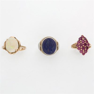 Lot 388 - Group of Gold and Stone Rings