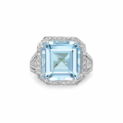Lot 33 - Blue Topaz and Diamond Ring