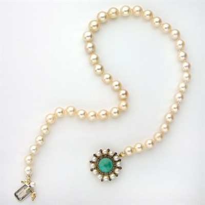 Lot 312 - Cultured Pearl Necklace with Gold, Turquoise, Cultured Pearl and Sapphire Clasp