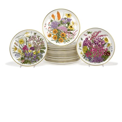 Lot 307 - Set of Twenty-One Royal Horticulture Bone...