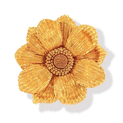 Lot 432 - Gold Flower Clip-Brooch