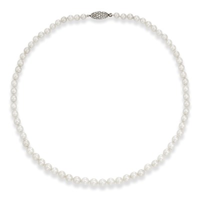 Lot 114 - Natural Pearl Necklace with Diamond Clasp