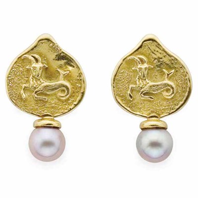 Lot 113 - Pair of Gold and Purplish-Pink Cultured Pearl Earclips, Elizabeth Gage