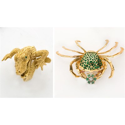 Lot 357 - Gold Alligator Ring and Gold, Enamel, Diamond and Emerald Crab Clip-Brooch