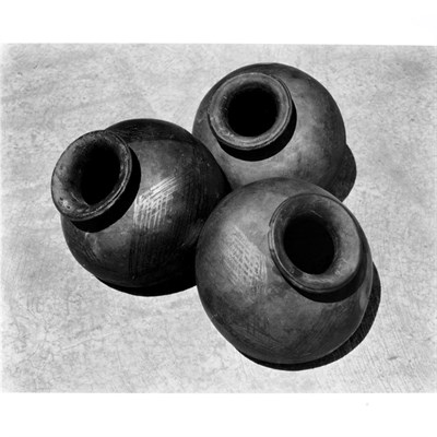 Lot 122 - WESTON, EDWARD (1886-1958) Jarros de Oaxaca....