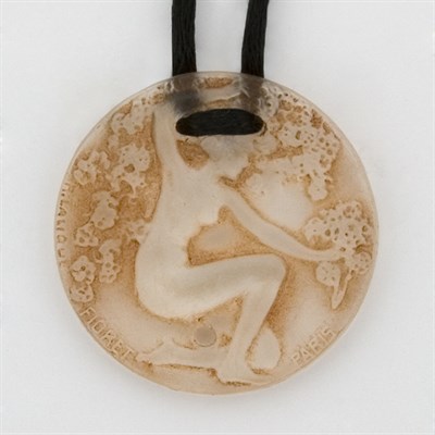 Lot 201 - Art Nouveau Brown Crystal Cameo Pendant with Cord, Lalique