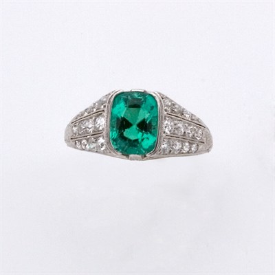 Lot 521 - Platinum, Emerald and Diamond Ring