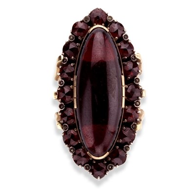 Lot 384 - Large Gold and Garnet Ring