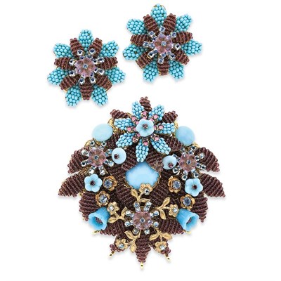 Lot 405 - Costume Simulated Turquoise and Glass Bead Flower Brooch and Pair of Earclips