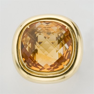 Lot 359 - Gold and Citrine Ring