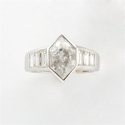 Lot 187 - Diamond Ring