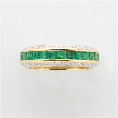 Lot 886 - Gold, Emerald and Diamond Band Ring