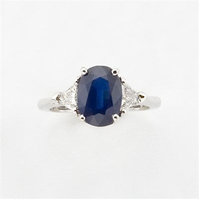 Lot 898 - Sapphire and Diamond Ring