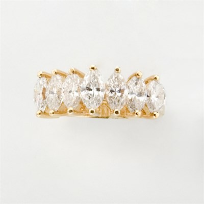 Lot 331 - Gold and Diamond Ring
