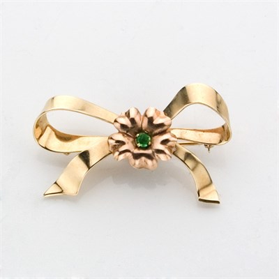 Lot 42 - Gold Bow Brooch