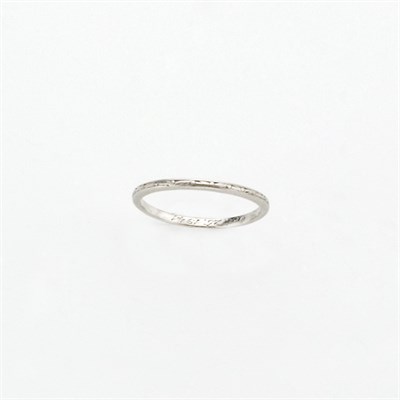 Lot 26 - Platinum Wedding Band
