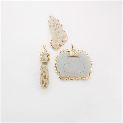 Lot 631 - Group of Jade and Gold Jewelry