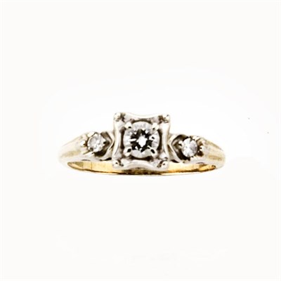 Lot 129 - Diamond Ring