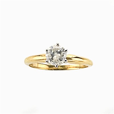 Lot 882 - Diamond Ring