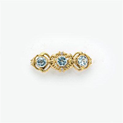 Lot 802 - Antique Gold and Aquamarine Brooch