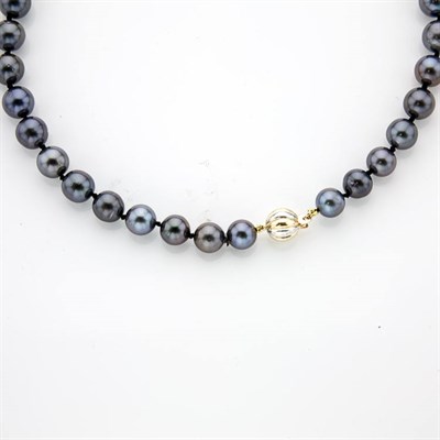Lot 720 - Black Cultured Pearl Necklace