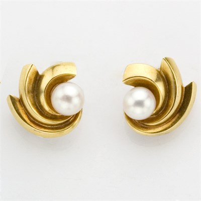 Lot 729 - Pair of Gold and Cultured Pearl Earclips